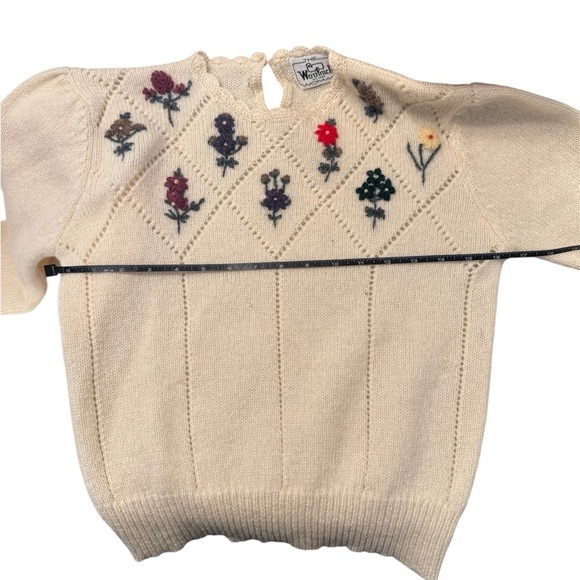 VINTAGE Woolrich Floral Embroidered Cream Sweater - Picture 12 of 14